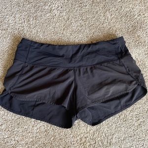Lululemon Speed Up low rise 2.5' shorts